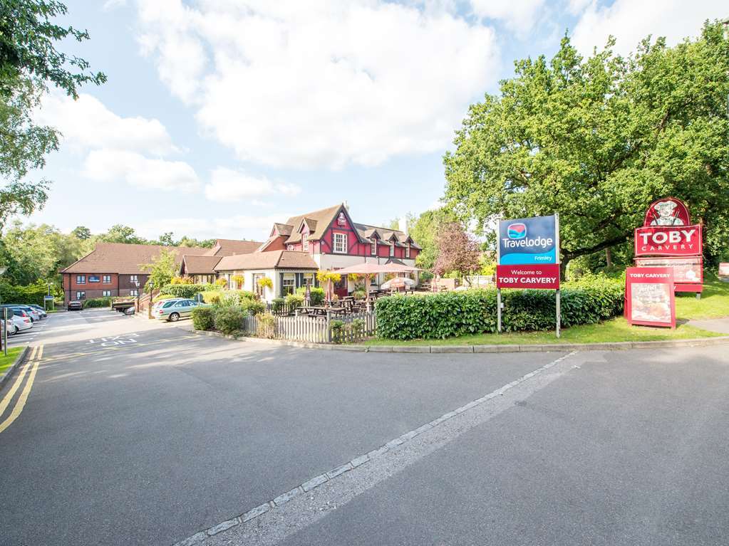 Travelodge Frimley Exteriör bild
