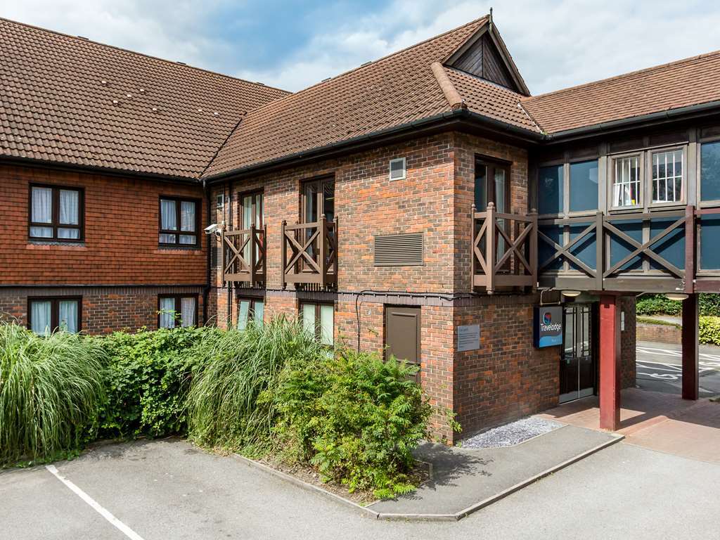 Travelodge Frimley Exteriör bild