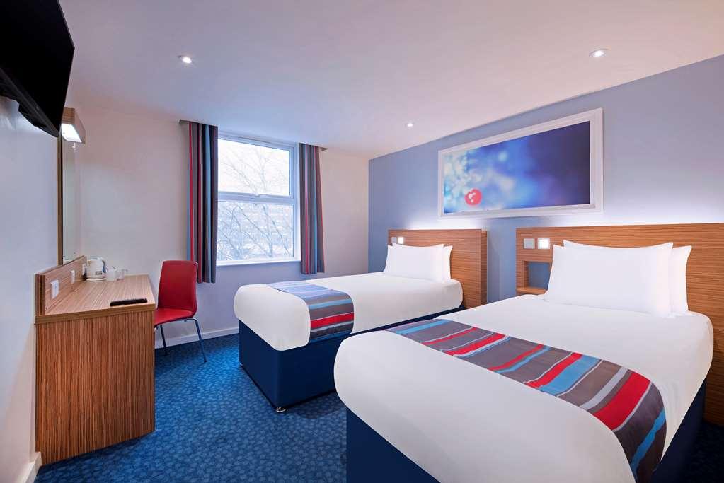 Travelodge Frimley Exteriör bild